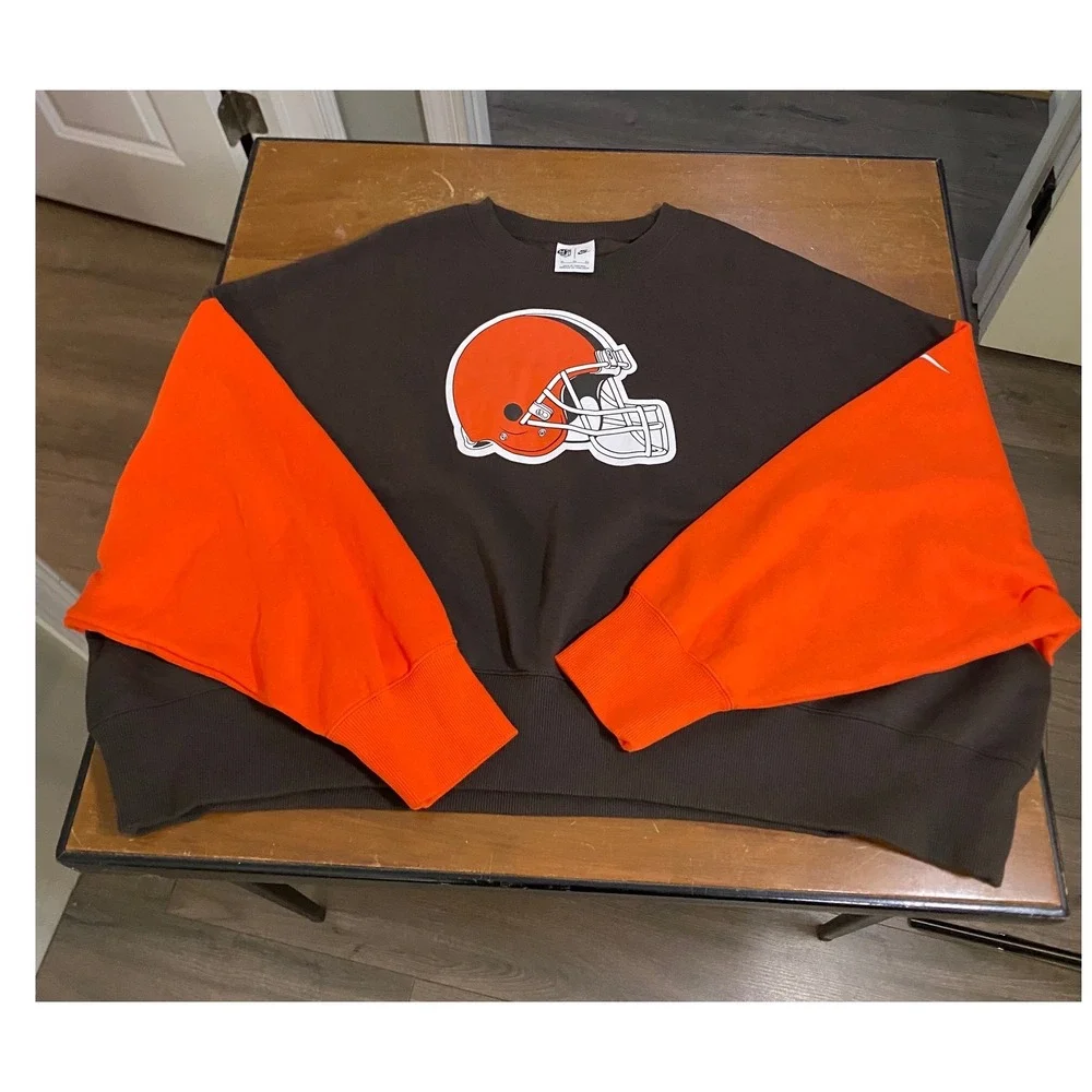 NWOT Nike Cleveland Browns Sweatshirt Women XL Oversized Cropped NFL Graphic